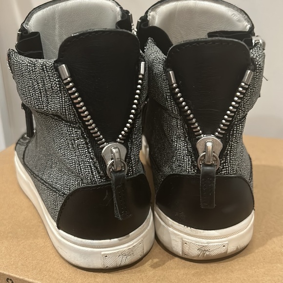 Shoes - Picture 2 of 4